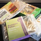 Les aliments à base de soja comme le tofu, les desserts ou les steaks végétaux ne devraient pas être servis dans la restauration collective, estime une autorité sanitaire française: ils contiennent trop d'isoflavones. (image prétexte) KEYSTONE/LEANDRE DUGGAN